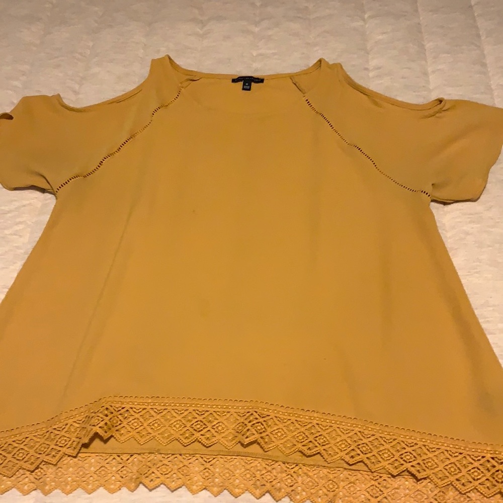 Cold shoulder short sleeve tunic blouse